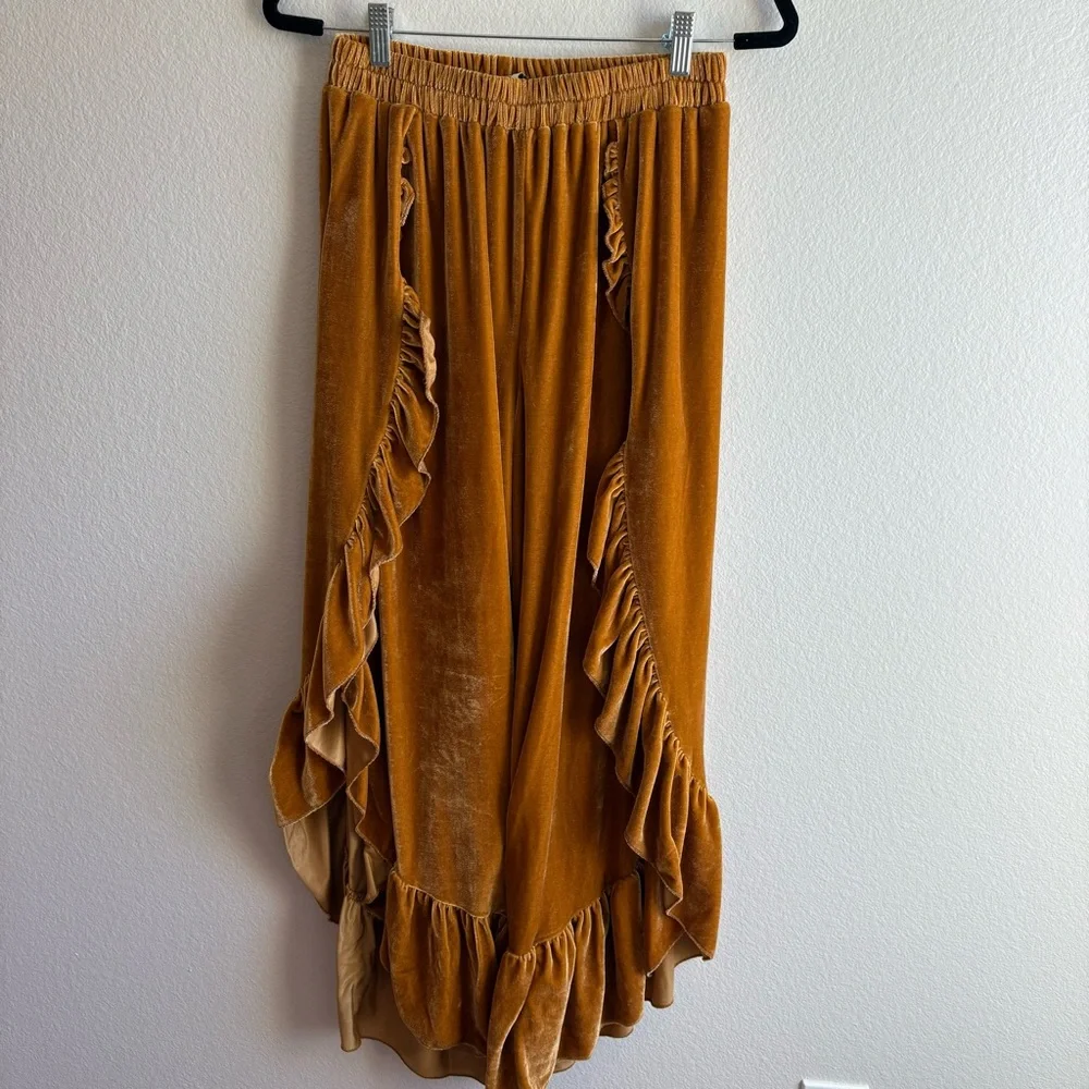 Rustty Dustty Gold Velvet Slit Leg Ruffle Wide Leg Pants - Picture 3 of 7